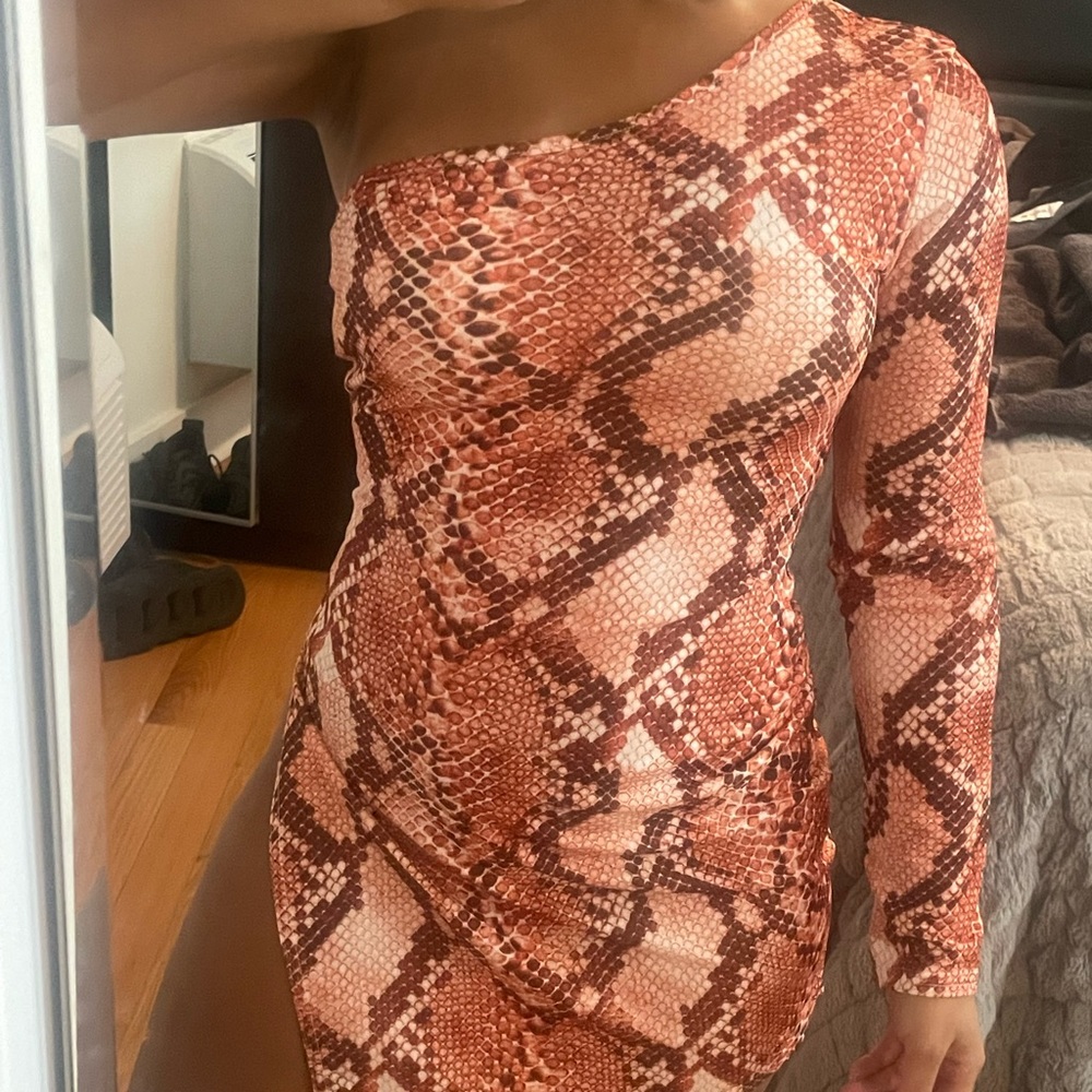 PrettyLittleThing Shape Red Snake Print One Shoulder Split Bodycon Dress.